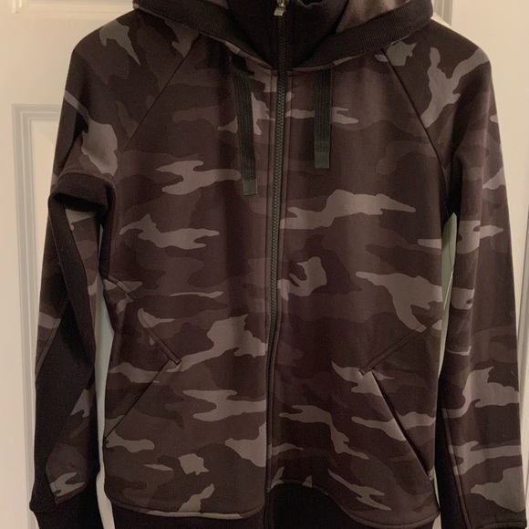 Athleta Triumph Printed Hoodie - Camo - NWT - Medium - Picture 3 of 11